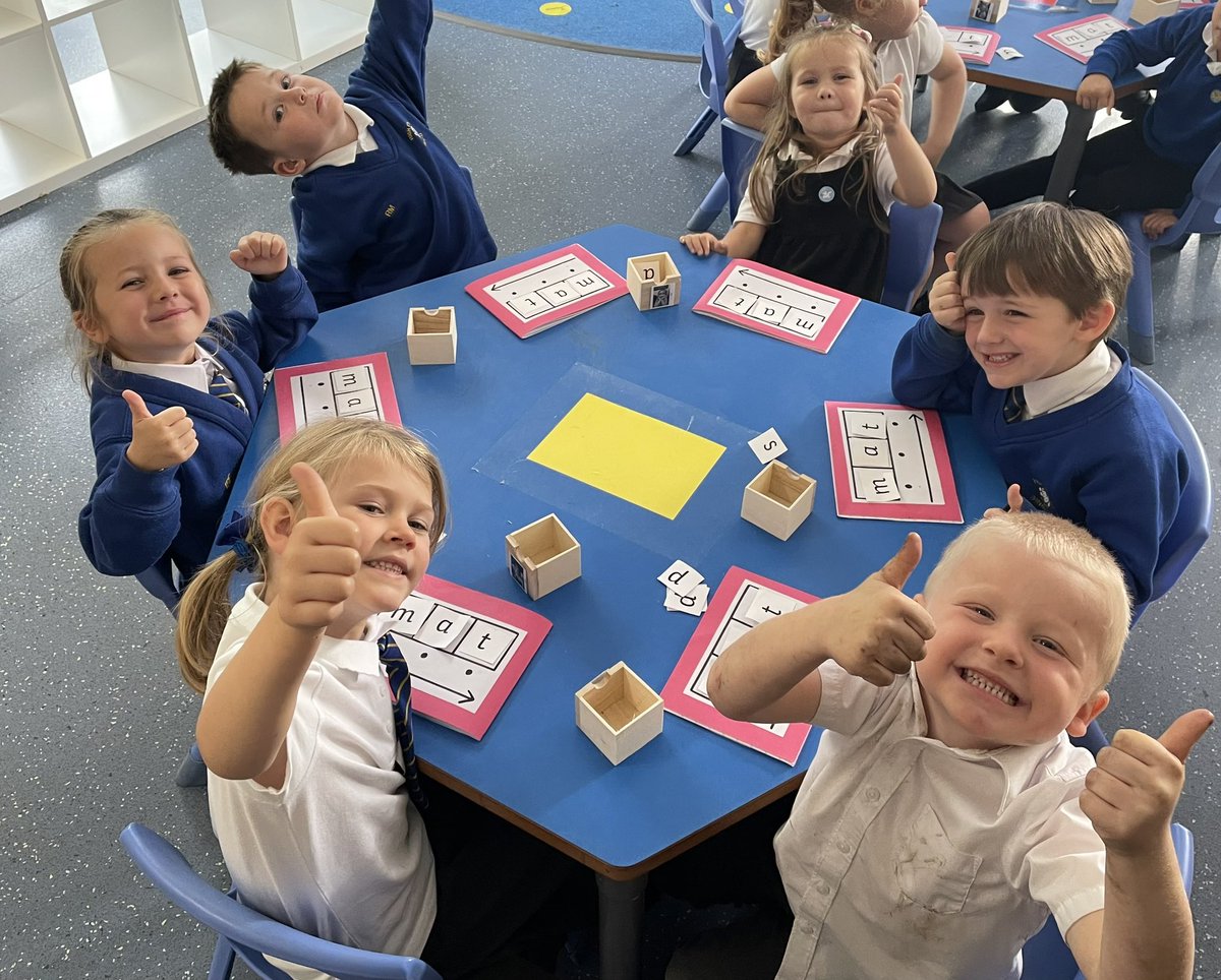 RecHiStPrimary's tweet image. Super start to our phonics lessons. Well done, Reception 🙌🏻🙌🏻 Keep working hard 🤩🤩