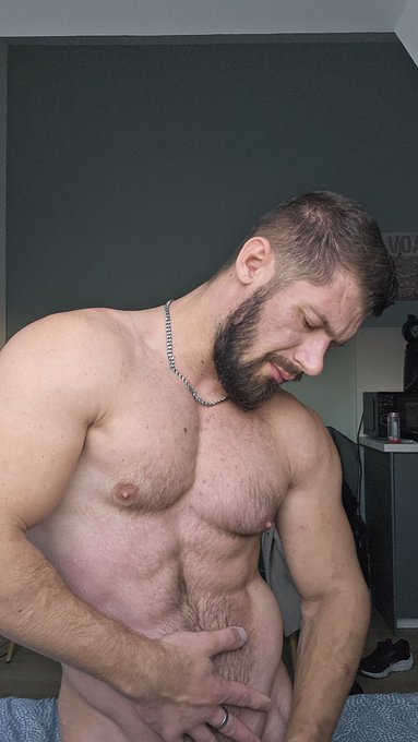 Watch Vlad Castle 82k's leaked NSFW photo on TwXstars