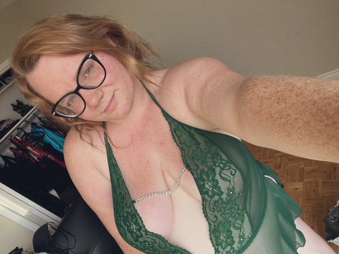 I think green is my new fave colour, what do you think? 😏 https://t.co/2bkzXJ5oAV