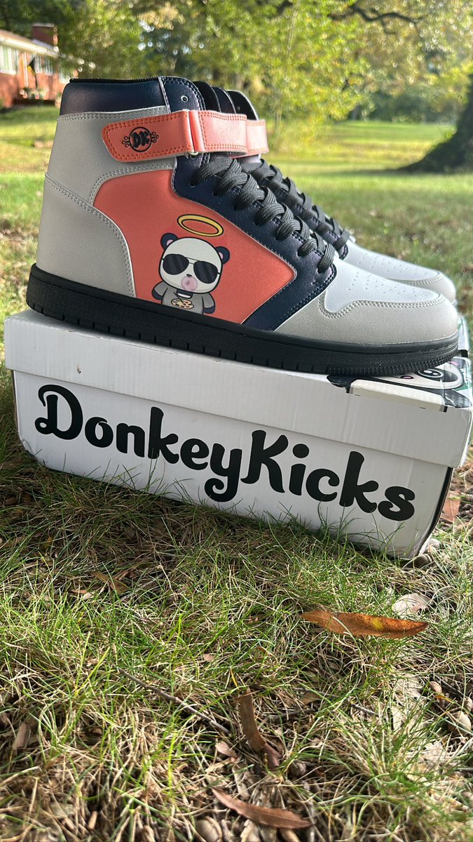 konquest4rmd3's tweet image. Yoooo @DonkeyKicksNFT thank you so much for these fucking fire 1 of 1s!! @Picasso94_ you are amazing and made it real smooth for the process and they actually showed up earlier!! Like I said one of the best brands I’ve ever invested in love my #DKTribe 😍😍🫡
