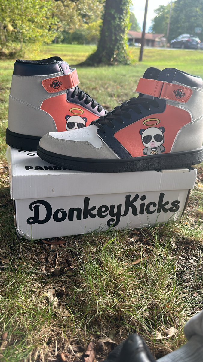 konquest4rmd3's tweet image. Yoooo @DonkeyKicksNFT thank you so much for these fucking fire 1 of 1s!! @Picasso94_ you are amazing and made it real smooth for the process and they actually showed up earlier!! Like I said one of the best brands I’ve ever invested in love my #DKTribe 😍😍🫡