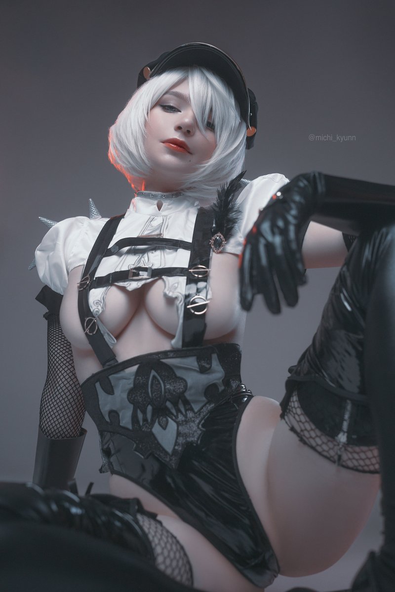 2b, keeping the Nier: Automata streets safe for you 👀🖤 https://t.co/XwUCHRCHK1