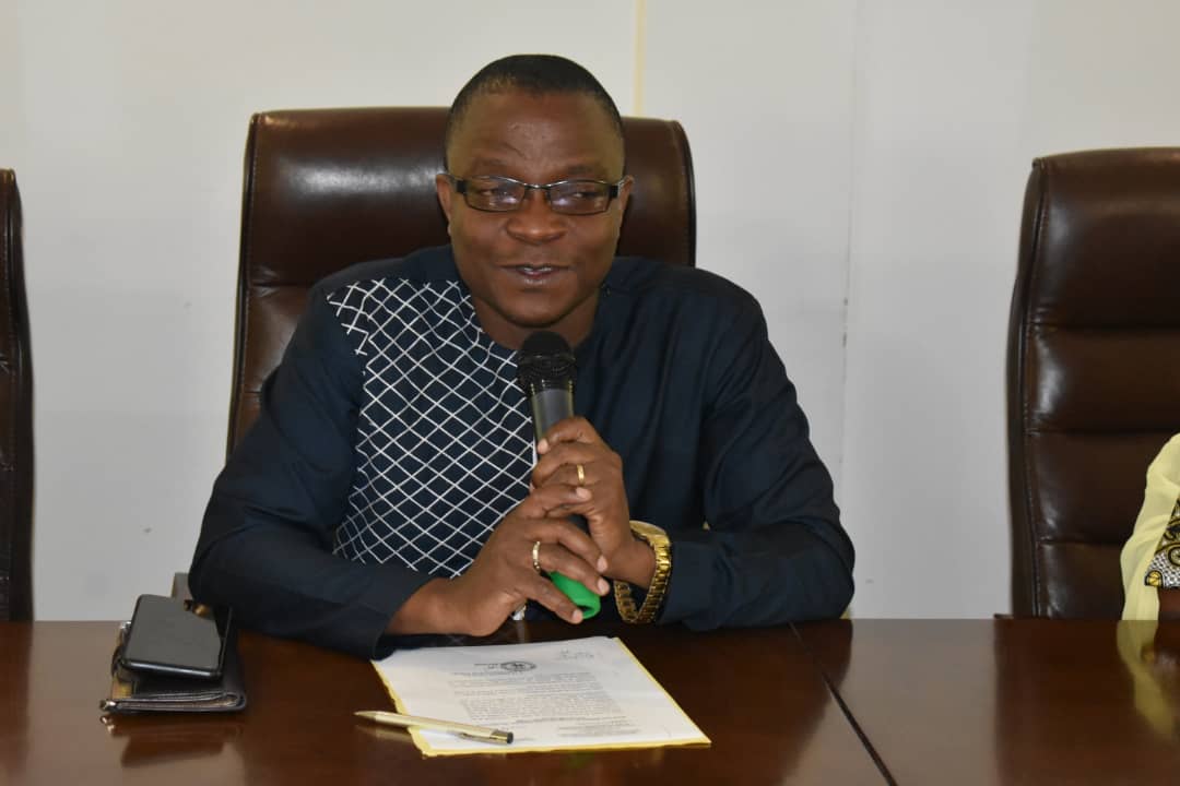 Le Premier Magistrat de l' Ogou 3 souhaite à tous les élèves une bonne rentrée scolaire. Il profite de l' occasion pour remercier le Chef de l'État son Excellence Faure Essozimna GNASSINGBÉ qui ne ménage aucun effort pour mettre les moyens quant il s'agit de l' éducation.