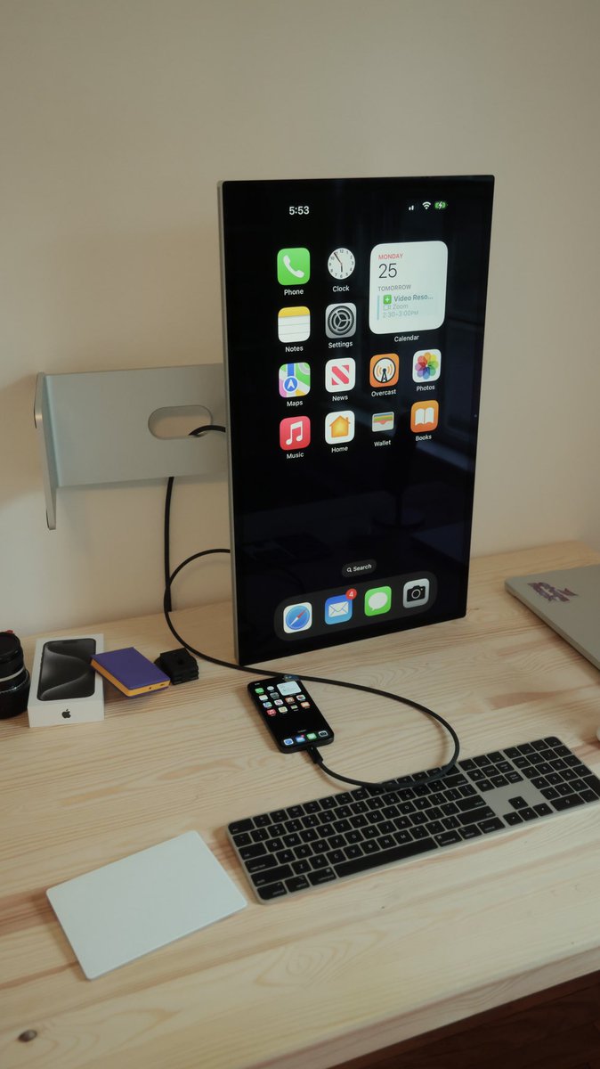 stephenpetto's tweet photo. Sorry I need to take this call. iPhone 15 with a Studio Display. https://t.co/QVW48atPTH
