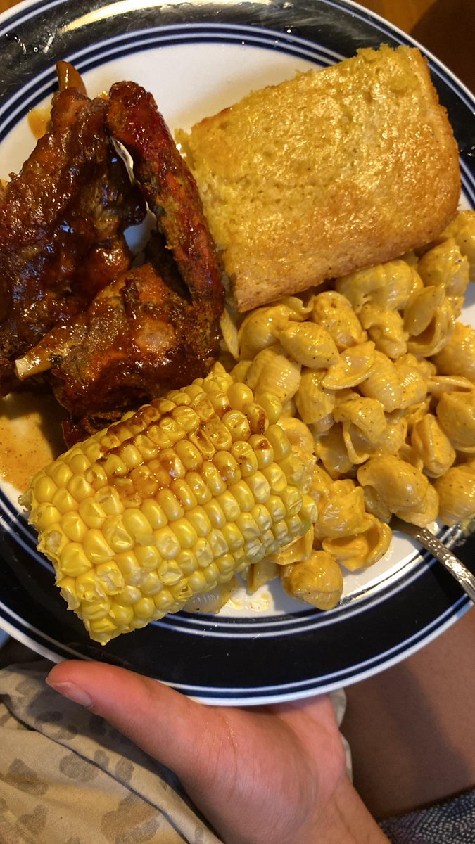 DoreneShaver1's tweet photo. My 15 yr old granddaughter cooks for her mom my oldest in a wheelchair πbut she's taught all her kids to cook n take care of themselves so proud of her n my granddaughter can burn yumm #barabcueribs #cinamon #cornbread with #shellsncheese #cornonthecob #homecook like her mom π https://t.co/DOR3hts8kN