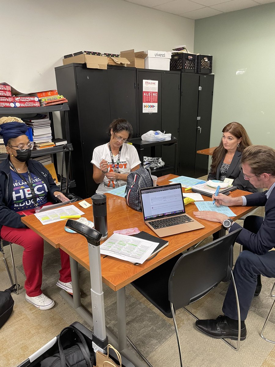 IvonneSantiago2's tweet image. TELPAS training at @VictoryECHS today with @EllevationEd activities #QSSSA &amp;amp; JigSaw. @delgadong94 @Daviseslmatters @Seidlitz_Ed  #MiAldine