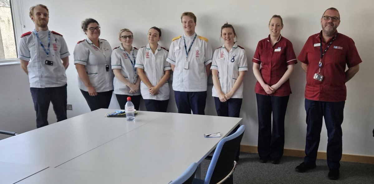 Huge welcome to our @QUBSONM placement 9 Mental Health Nursing students today for their induction in AMHIC @BelfastTrust ☀️ Thanks to Louise Craig for assistance and also @carriethecelt & the AMHIC team for providing such a wonderful learning opportunity ⭐️ #mentalhealth