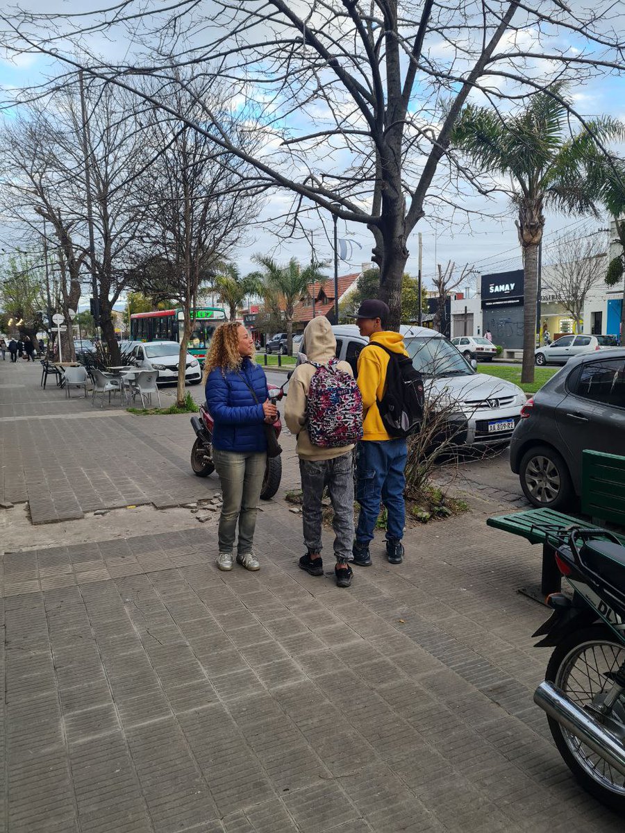 GerardoJazmin's tweet photo. Salimos a la calle, hoy en Los Hornos, a bancar el cambio que Argentina se merece 🇦🇷 

Casa por casa, escuchando a cada uno de los vecinos porque acá no afloja nadie! 💪

¡ #EsAhora y es para siempre ! https://t.co/v8HVMbzCjh