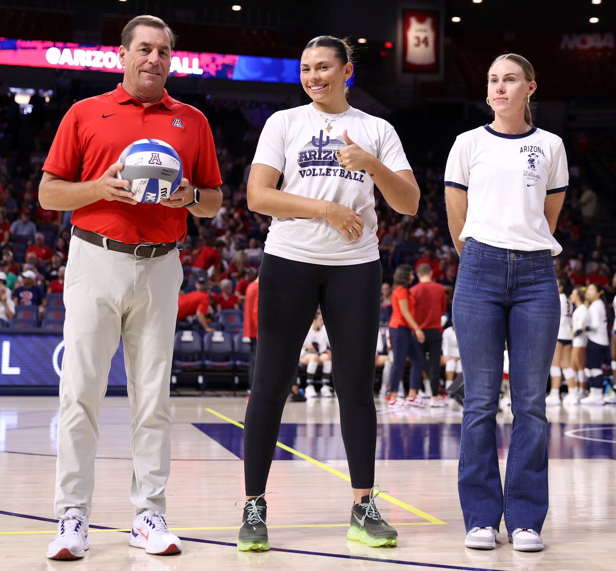 Thank you, <a href="/MiaNMason/">Mia Nicole</a> for joining us at yesterday’s childhood cancer awareness match! 🎗️

#VolleyballFamily