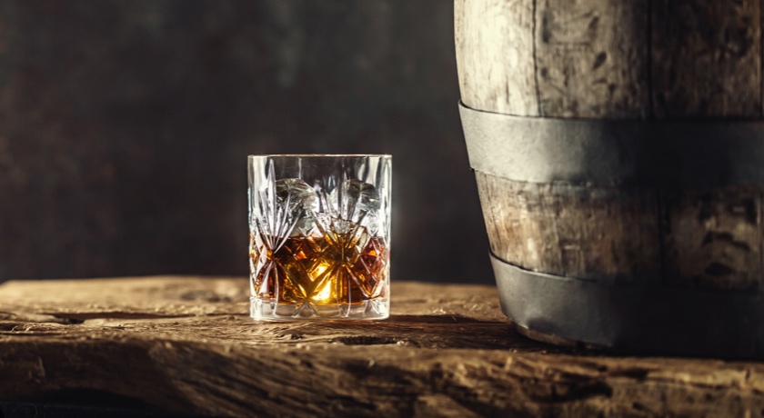 Cheers to bourbon 🥃! September is #BourbonHeritageMonth.🍹What are you drinking to make this month special? #bourbon #bourbonlovers #bourbonheritagemonth