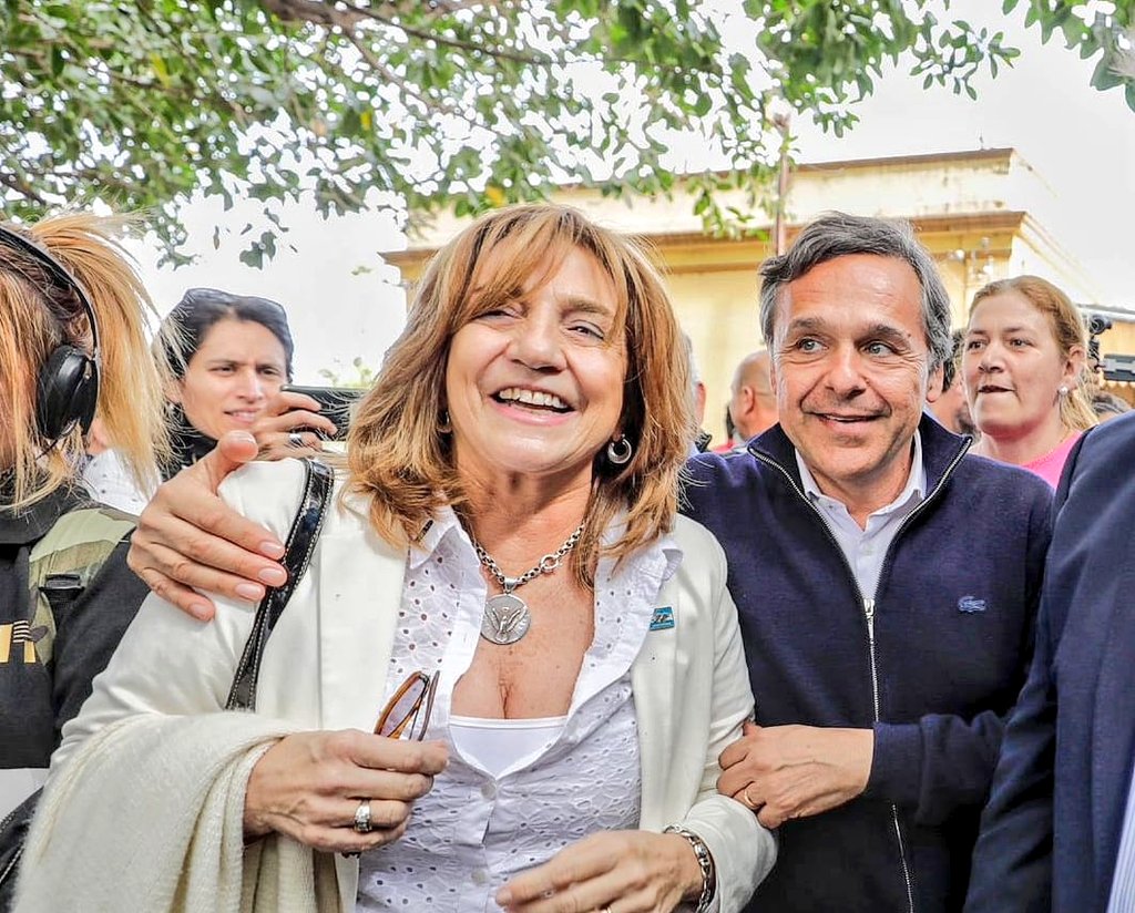 obras_desantafe's tweet photo. Vuelve el #Tren 🚆 🥳

Después de 30 años, se realizó la prueba de vías en el tramo Santa Fe-Laguna Paiva. 

Los ministros @silvinafrana y @DiegoGiuliano participaron de la prueba. 

Un sistema de transporte de calidad, sustentable e inclusivo. https://t.co/RQ4xXTR29S