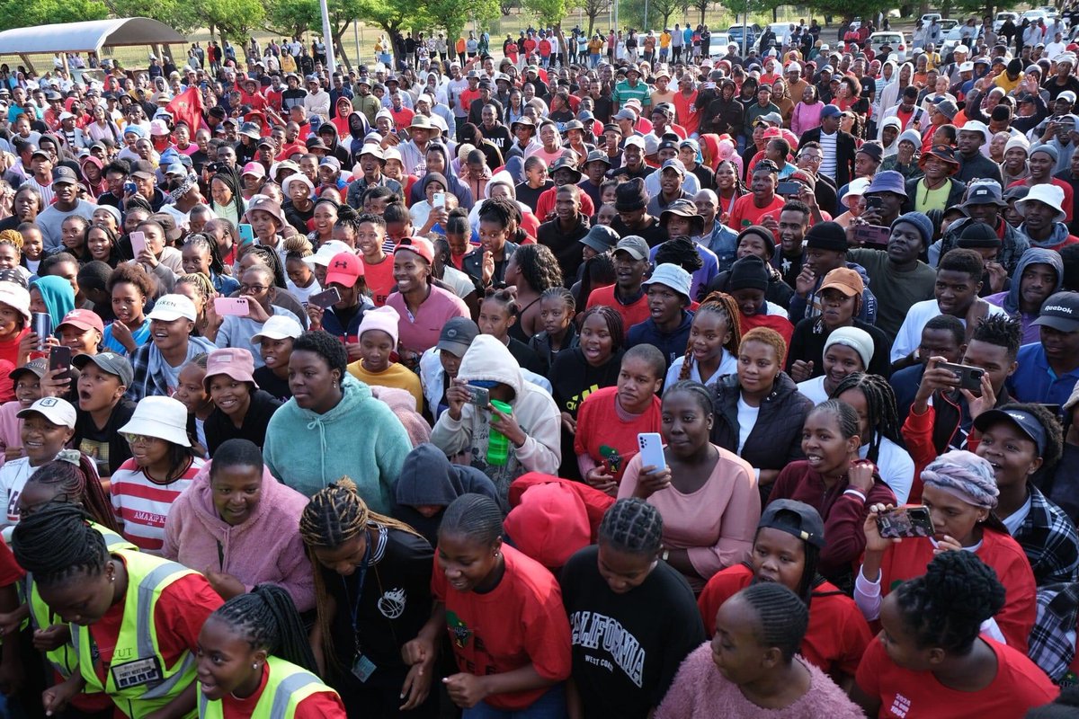 Watch97194405's tweet photo. VUT ❤️💚🖤🔥🔥🔥🔥🔥🔥🔥🔥🔥🔥🔥🔥🔥🔥🔥🔥🔥🔥🔥🔥

@EFFSouthAfrica 
@EFFStudents https://t.co/oat9HE83CF