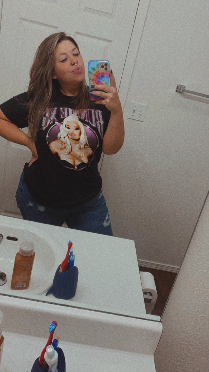 Today I had someone ask me who was on my shirt and I was able to share the work of our lord and savior <a href="/omgitsbunnie/">Bunnie Xo</a> 🤟🏽🤟🏽