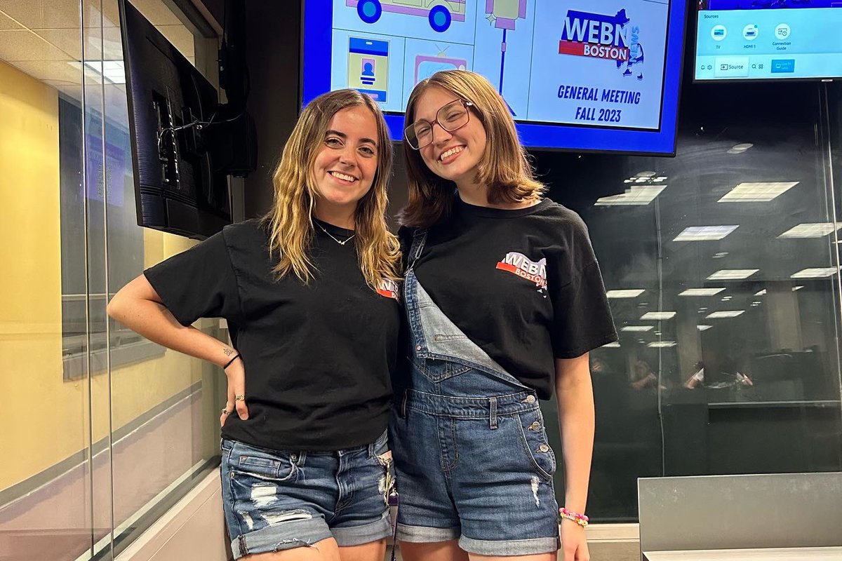 Big two weeks for <a href="/WEBNBoston/">WEBN News</a>! I directed for Sports and Political Pulse and assistant directed for General News last week and taught workshops to over 130 people the week before with @paycavanaugh. I’m having the best time serving as News Director!! ♥️

photos by <a href="/annaschoenmann/">annaschoenmann</a>