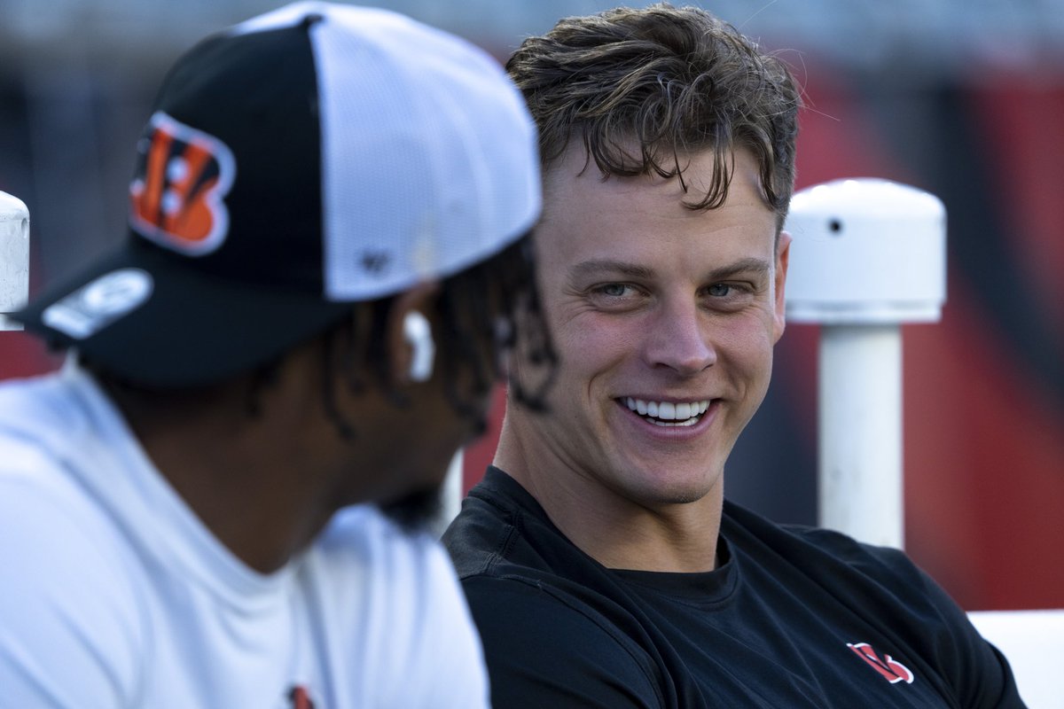 Joe looks ready to play tonight! <a href="/Enquirer/">Enquirer</a>