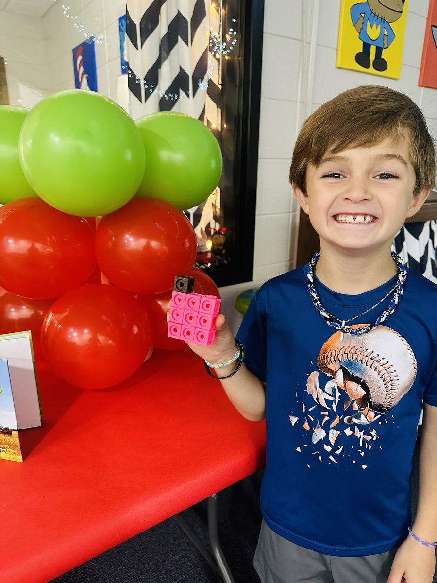OCPSMediaCenter's tweet photo. 🍏🍎A delicious activity! First graders read Pinkalicious Apples, Apples, Apples and then created their own apple treats including pink lady ice cream with a cherry on top! 🍎🍏 https://t.co/vy2w4GV6P6
