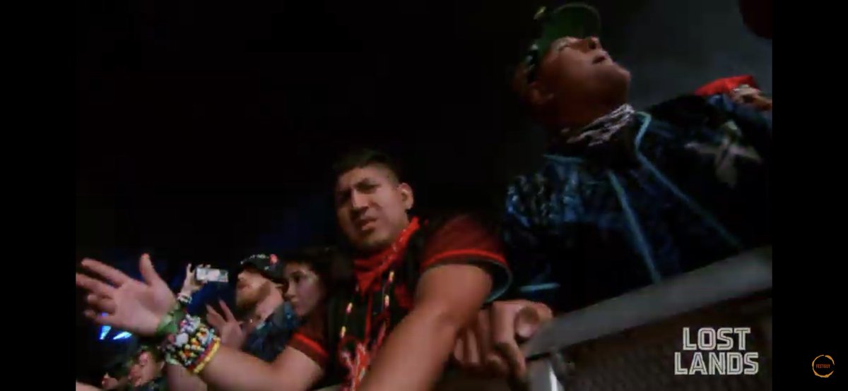 BAUSSx's tweet photo. I need #edmtwitter to help me find this chick who got some videos of me on the rail #lostlands #helpmefindmywife https://t.co/4frs7WCkd6