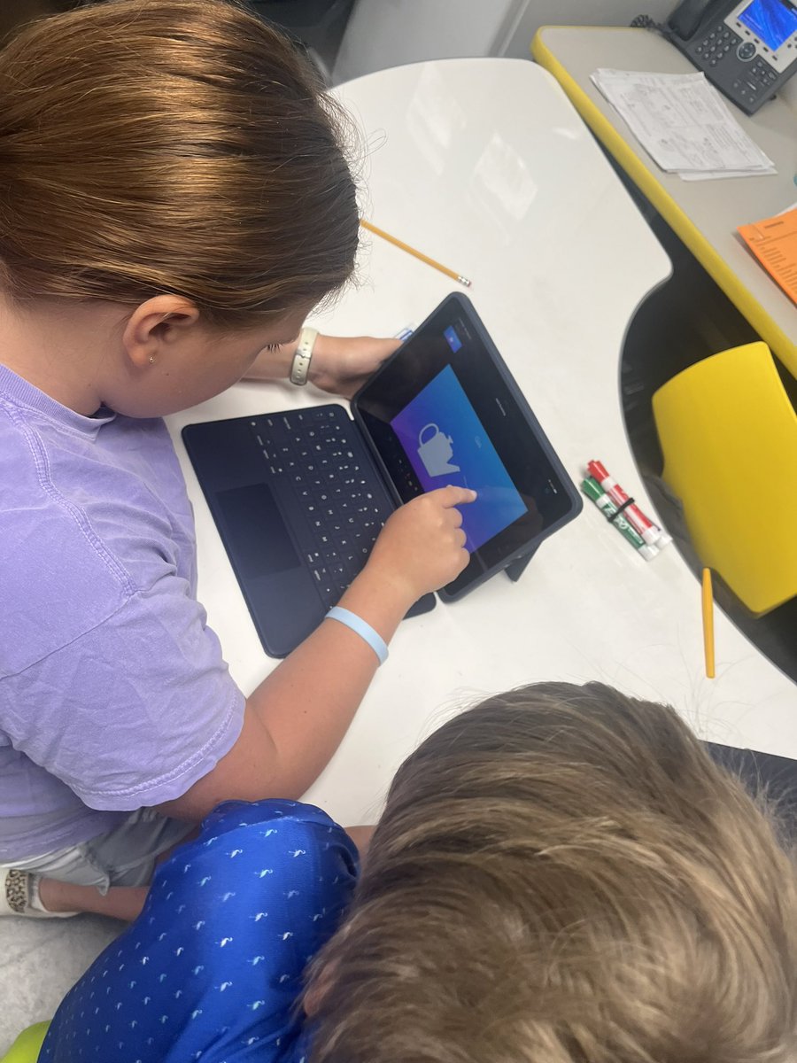 maryaltmanpwe's tweet image. Using #Keynote animations and magic move to show understanding of particle movement in solids, liquids and gases! I love seeing what they come up with! @PrestonwoodElem @RichardsonISD #risdmath #risdweareone