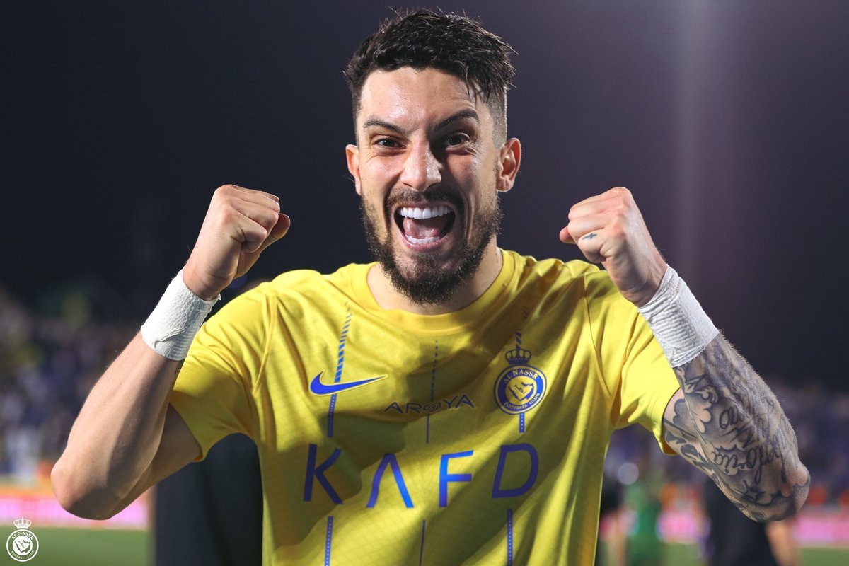 saudifootnews's tweet photo. 💬 #Alex_Telles after the match 🗣️:
“We sacrifice everything, even with our blood for #Al_Nassr”🔥
#KingCup #SaudiArabia https://t.co/enfnaGbAsP