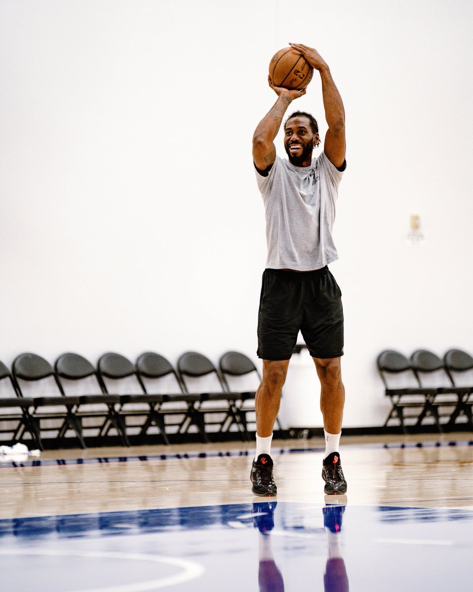 LAClippers's tweet photo. some fun guys in the gym 😁 https://t.co/jznmGw19O7