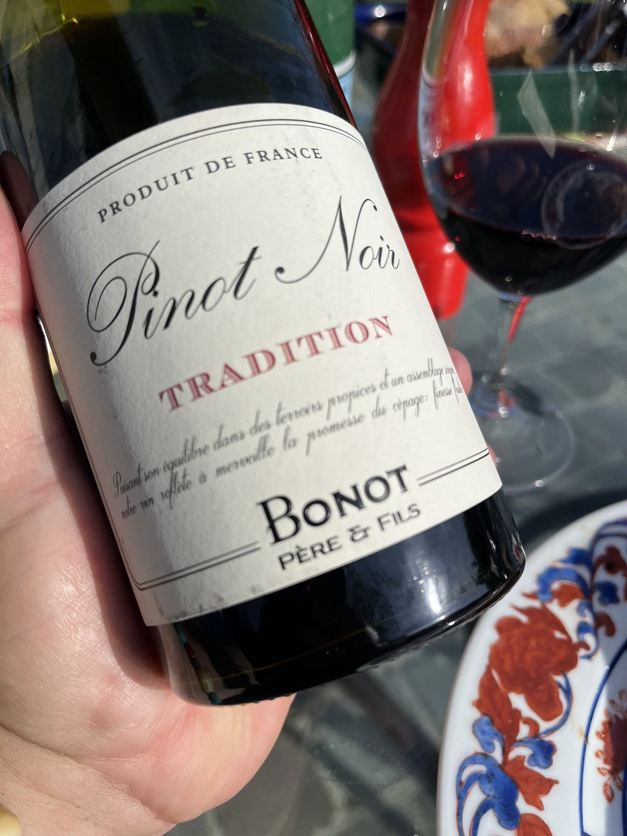 #winebargain take a look one of the best #pinotnoir  deals to buy  in @lidlfrance for only 3.99 euros ! #winebiz bottled by #bonotpereetfils