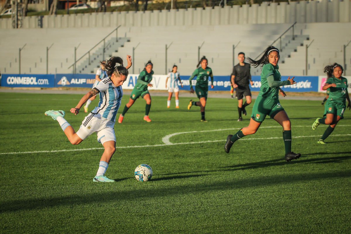 Felicitamos a Nayla Gallo por su participación en la Liga Evolución Sub 19 con la Selección Argentina.

Ayer por la tarde vencieron a Colombia y se quedaron con la medalla de Bronce en la competición.

#OrgulloNacional #TodoRojo 🔴