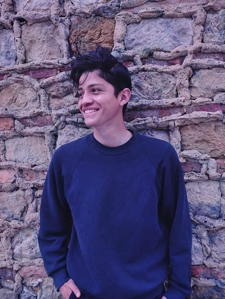 Hola, el hijo de un conocido de mi familia está desaparecido 🚨 desde el día 24 de septiembre, se llama Nicolas Cortes Ocampo, tiene 19 años y la última vez que fue visto fue en el Kokoriko del Puente Aéreo de Bogotá.

Ayúdenme a difundir, para poder saber sobre su paradero 🙏🏻