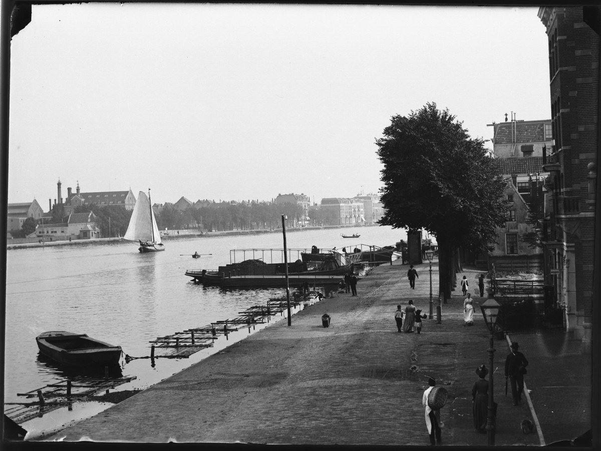 JacobOlie's tweet photo. Foto voor vandaag: Amsteldijk (1890). Bij de bomen ligt al de bouwput voor het nieuwe raadhuis van de gemeente Nieuwer-Amstel. Aan de overkant de Weesperzijde, met het complex van de Deli-brouwerij. Via https://t.co/h7QiU6vE9F https://t.co/YLwYLp19OY