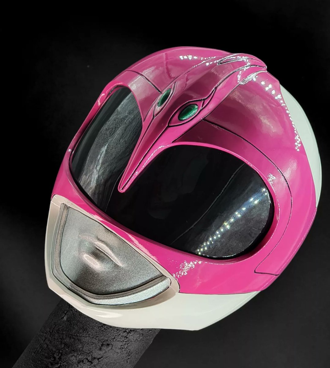 StarchildProps's tweet photo. "PTERODACTYL!!" 

Proud to present you my new Pink Ranger helmet from the new #mmpr line, directly from the most accurate 3D scan ever made front he screen used ones! Best of the best! 

#powerrangers #mightymorphinpowerrangers 
#nationalpowerrangersday 
#cosplay https://t.co/HPI9S3K2om