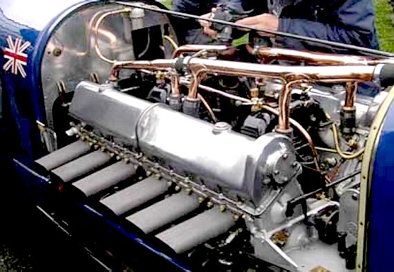 DerekRKing2's tweet photo. #OTD #KingsofSpeed Part 1 1924 Malcolm Campbell sets world land speed record at 146.16 MPH (235.22 km/h) on Pendine Sands in his Sunbeam 350HP car Blue Bird.  https://t.co/HVXeavJpqI https://t.co/gCB3YAhhS4
