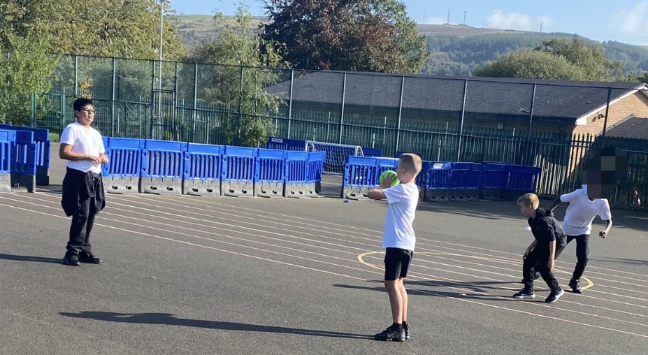 BealValePrimary's tweet photo. In PE, Year 6 have been learning netball skills. This morning we played a game to apply the skills we had a learnt about attacking and defending. Excellent participation from all. #getset4pe @GetSet4Ed https://t.co/p16SqkP5Rs