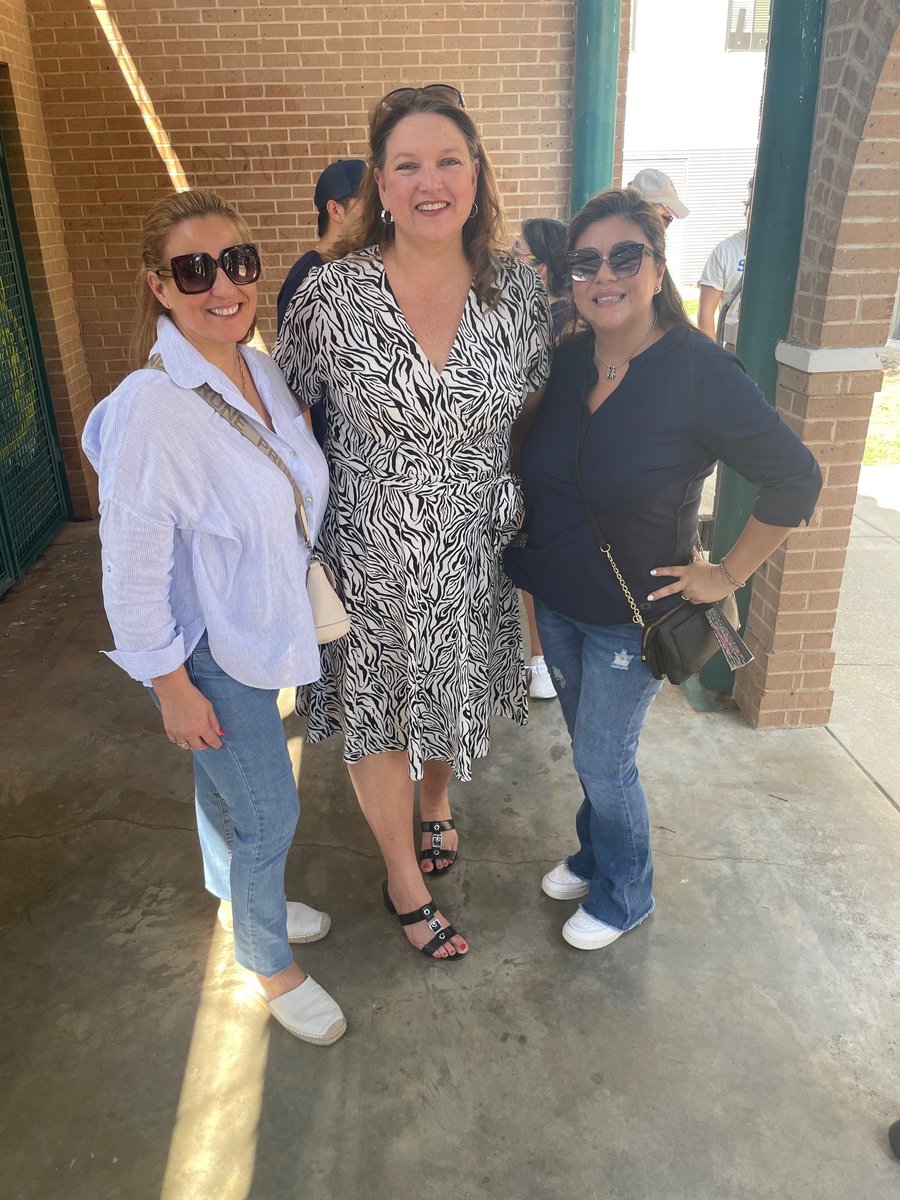 StacyWitbeck's tweet photo. Thanks for having us, @AURAatx. Our team celebrated with @Capmetroatx and @forward_transit at yesterday’s #TransitForAustin event. We’re thrilled to be part of Austin's continued transit progress and are committed to a future of “more trains and less lanes.” https://t.co/y2fOlfFkKd