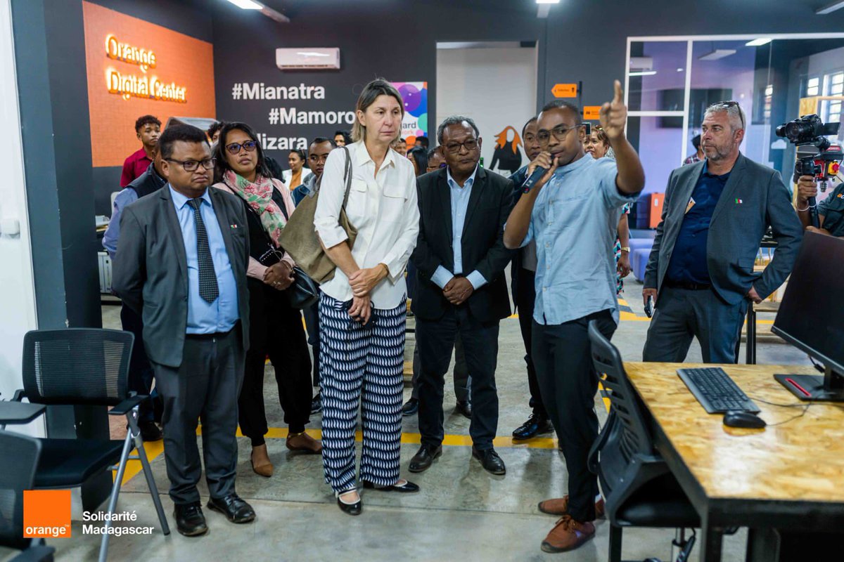 OSMadagascar's tweet photo. Actif depuis Avril 2022, le FabLab solidaire Ankatso, déployé dans le cadre de nos activités avec Orange Digital Center,a reçu ce jour la visite de la déléguée Générale de la @FondationOrange, Françoise Cosson, et du Président d’ @OSMadagascar, Benja Arson. https://t.co/7rxBRWaGJK