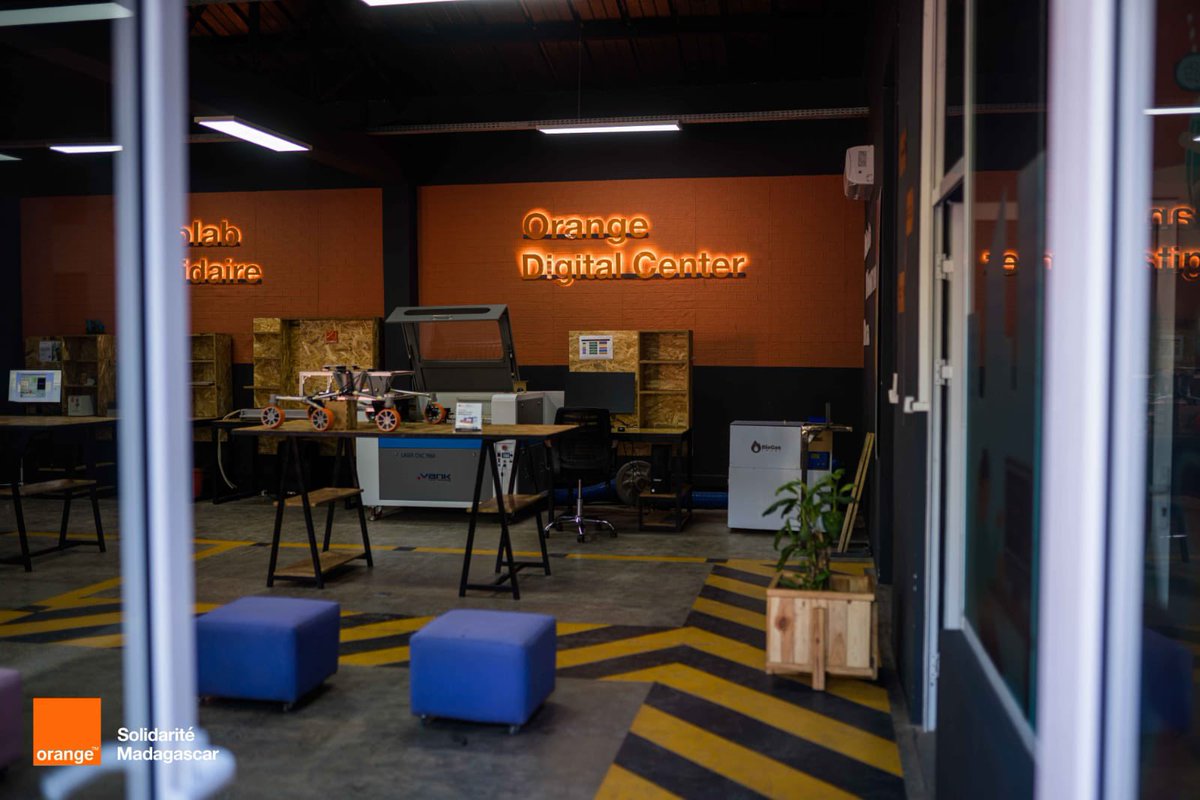 OSMadagascar's tweet photo. Actif depuis Avril 2022, le FabLab solidaire Ankatso, déployé dans le cadre de nos activités avec Orange Digital Center,a reçu ce jour la visite de la déléguée Générale de la @FondationOrange, Françoise Cosson, et du Président d’ @OSMadagascar, Benja Arson. https://t.co/7rxBRWaGJK