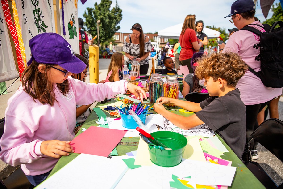 tas_impact's tweet photo. We're so excited to be part of the #Scarborough community &amp; help to bring this parking lot to life! We believe in creating meanwhile uses at our future project sites.

The Kingston Road Fall Festival was a huge success last weekend! Thanks to our event partner, @ScarboroughMkt! https://t.co/lBAfcSmyew