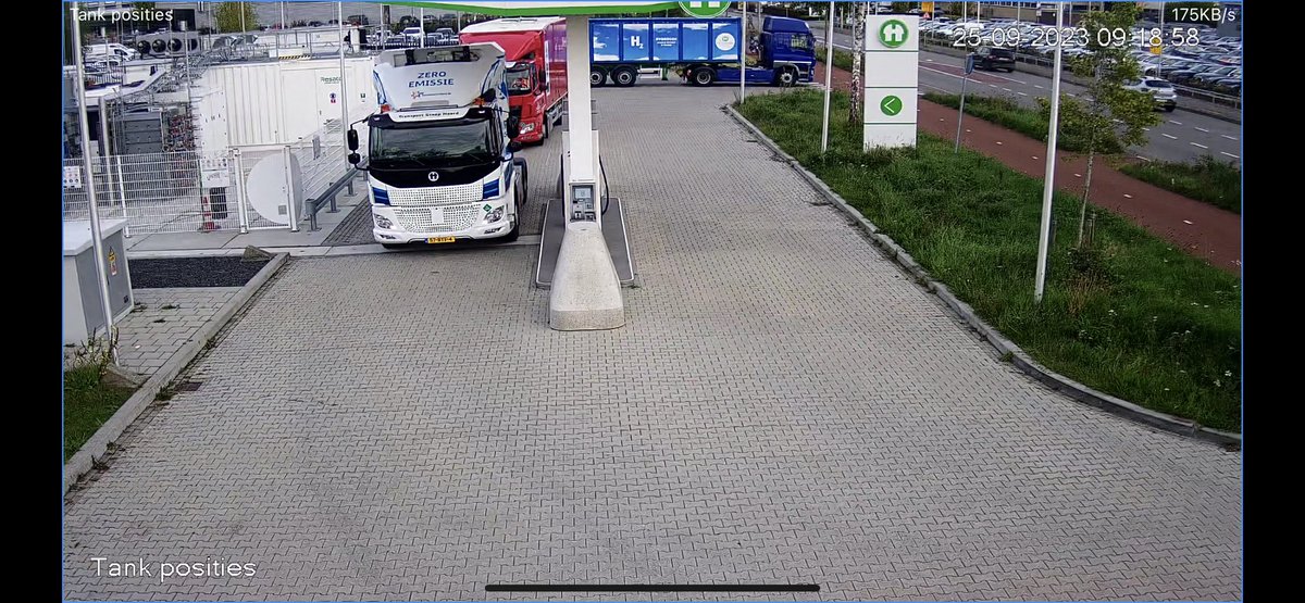 Carlholthausen's tweet photo. Allemaal waterstof 💪
#Groningen 
Waterstof tankstation Groningen 
Vrachtwagens op waterstof https://t.co/CNNGinfPPu