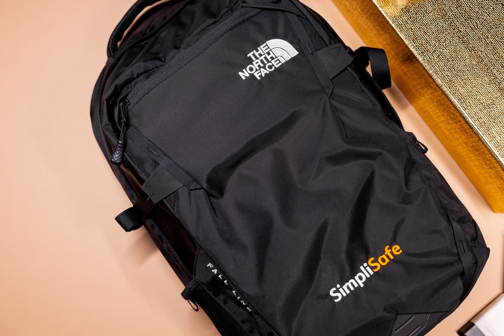 parsonskellogg's tweet photo. Corporate Gifts for Under the Tree.​ 🎁
Embrace the joy of giving with our 'Under the Tree' gifts priced below $100. Discover sleek backpacks, engraved wine, and more – thoughtful touches that embody the holiday spirit.

https://t.co/9lPcKMzZ6K ​
#corporategifts #baglover https://t.co/7uLAMSLkAW