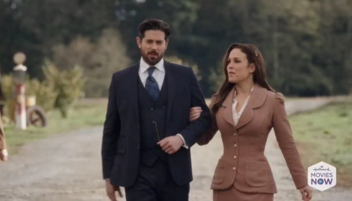 HopeflRomantic's tweet image. So @HMNow has a video for what's coming to the app in October, which included the rest of the season of WCTH and it has this little tease from episode 11. E and L look perfectly fine to me. #LucaBeth #WCTH #Hearties #HopeValley #AllInForSeason10