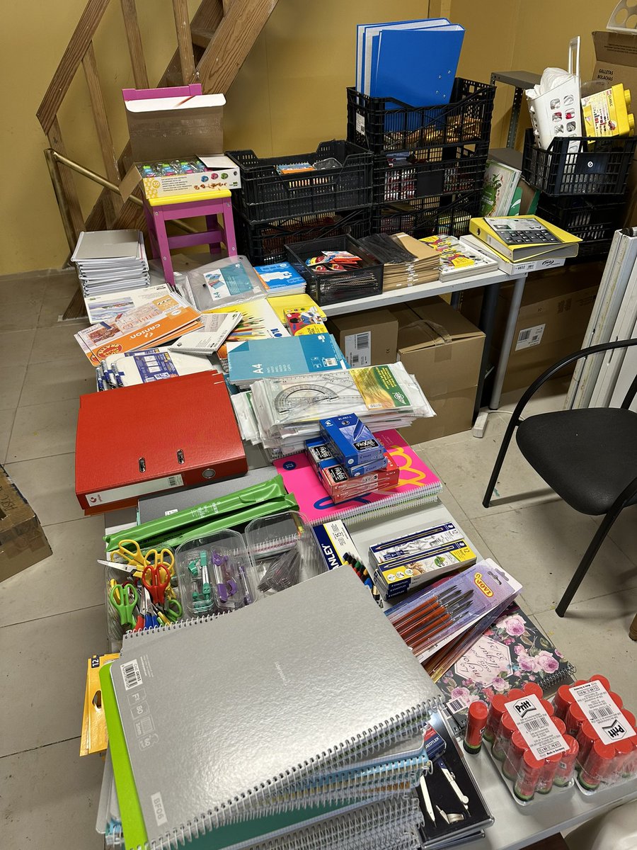 Como ya venimos haciendo, estamos muy contentos de poder entregar a decenas de familias de #Galapagar material escolar nuevo por un valor superior a 1.500€, para que sus hijos puedan comenzar las clases en las mismas condiciones que el resto de sus compañeros. 
🌷🐢🌷