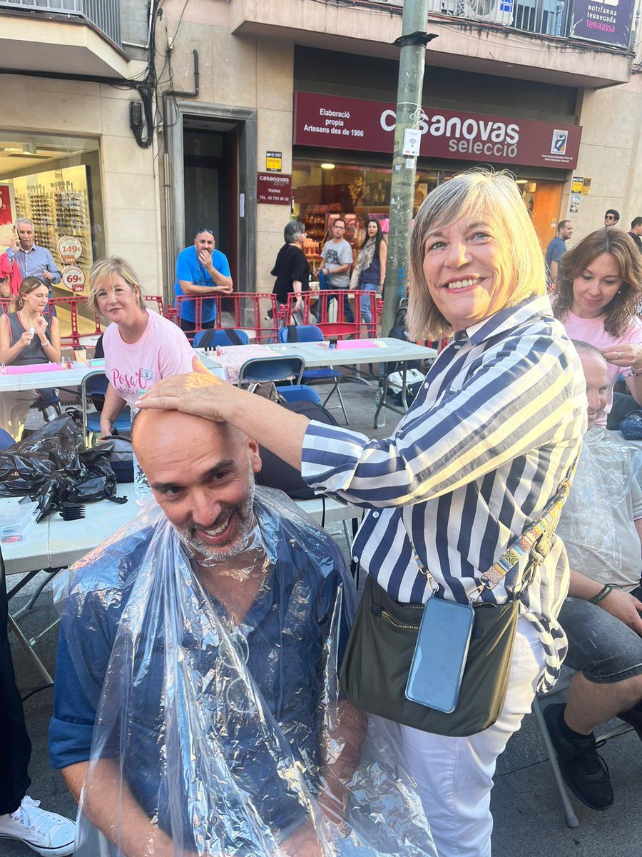 ✂️💅 Gaudint de la sisena edició del #posatalseucap de <a href="/polisxvalientes/">Policias X Valientes</a> en benefici de la investigació del càncer infantil.

❤️ GRÀCIES per no defallir mai en aquesta causa tan necessària. Sou MOLT grans!!!

#Terrassa #EstimemTerrassa