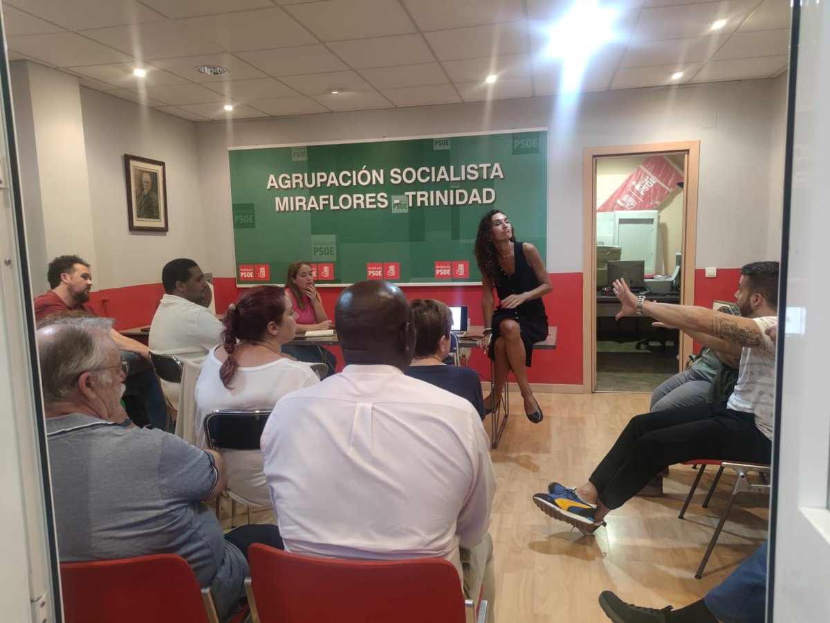 psoe_miraflores's tweet photo. La jefa de la unidad de violencia sobre la mujer, @Amayamartinez ha impartido una charla de concienciación y sensibilización sobre la violencia hacia la mujer en nuestra provincia.

Desde la agrupación Miraflores estamos a favor de la igualdad y en contra de la violenciadegénero https://t.co/qqPvJ4NrGL