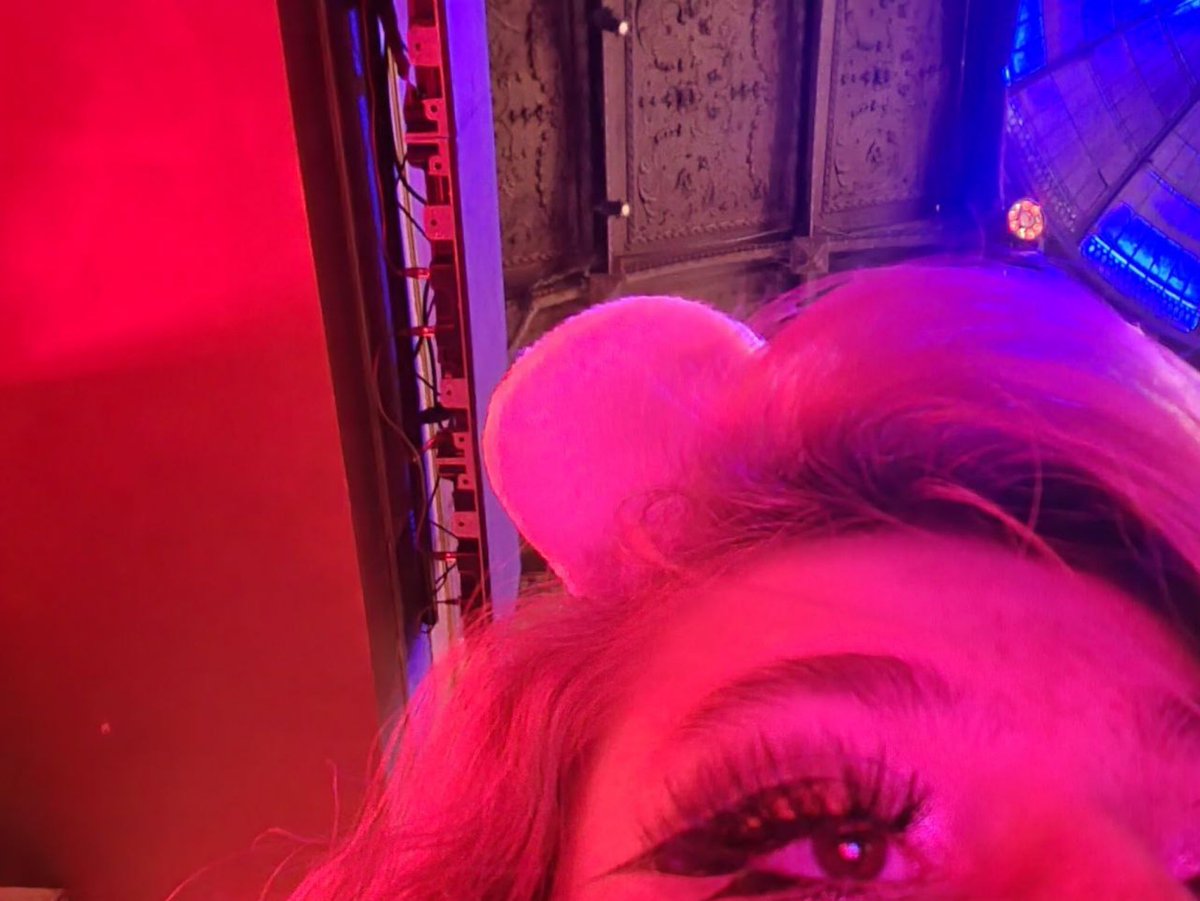 xpumpkinxpatchx's tweet photo. b*tch im a cooowwwee
& i had ironically ordered red cow for lunch this shift 🐄🍔 heeh
#pawg #cowlingerie #heels #dancer #downtowncabaret #mnstripper #mplsstripper #petite https://t.co/tGlS12T7hz