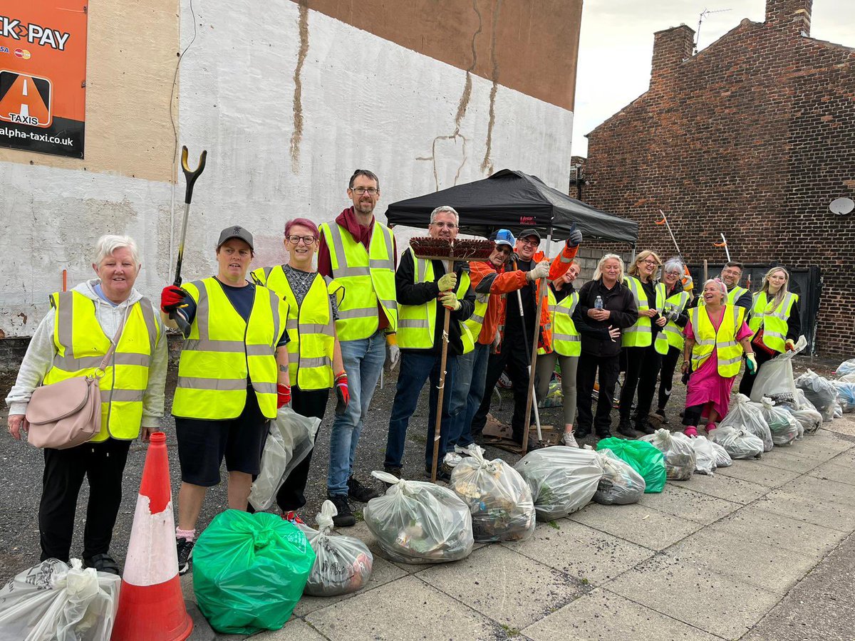 Red Neighbours tweet media