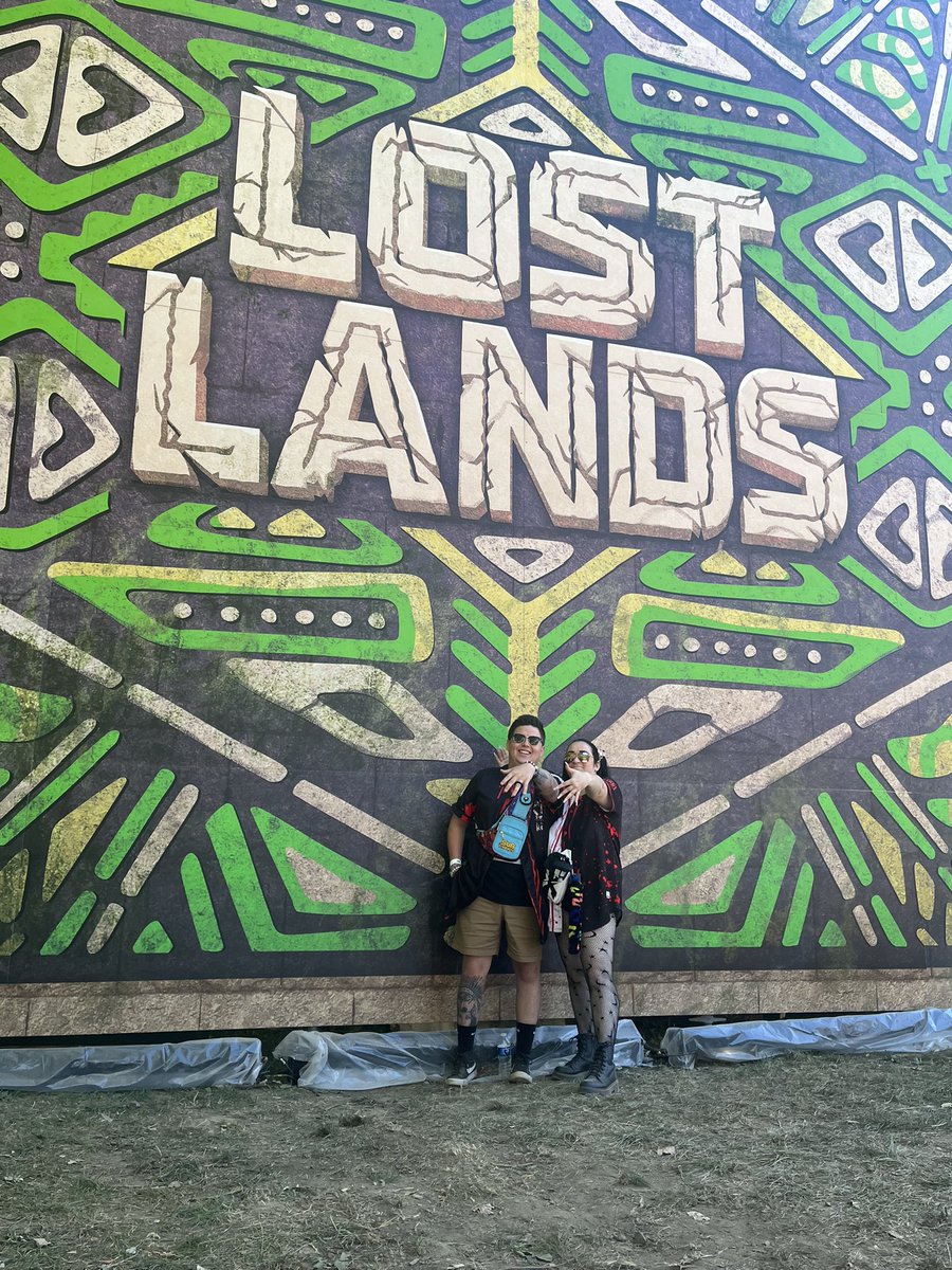 BraydonCh8's tweet photo. 1st week of our honeymoon was perfect. Thank you lost lands for an unforgettable 2nd year. Till next year 🦖 💍 ❤️ https://t.co/5NAsuZ3HgQ