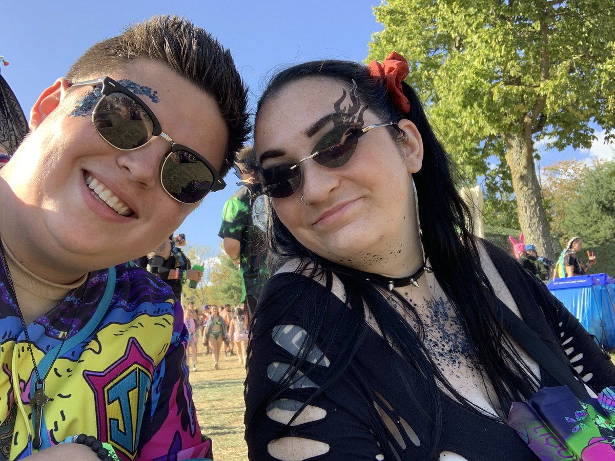 BraydonCh8's tweet photo. 1st week of our honeymoon was perfect. Thank you lost lands for an unforgettable 2nd year. Till next year 🦖 💍 ❤️ https://t.co/5NAsuZ3HgQ