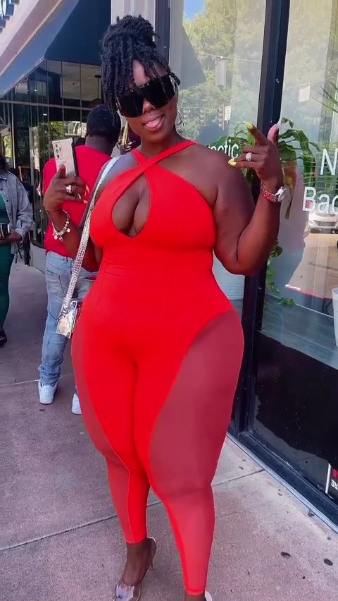 BaadGyalP's tweet photo. Somebody tell @rihanna that I need to model this for @SavageXFenty and we need more colors 😜 #plusmodel #savage #FentyModel https://t.co/YJIIoc5H4y