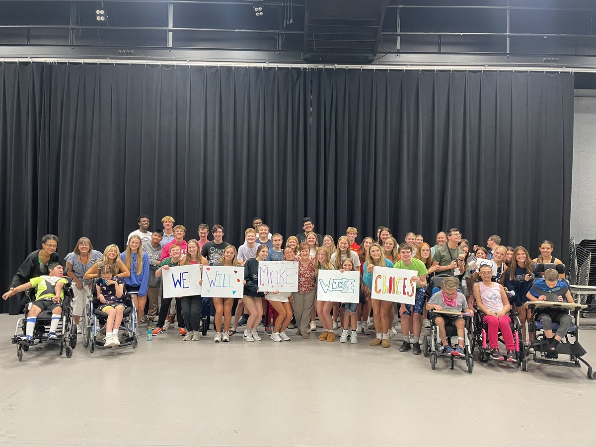 ONWIPS's tweet photo. It is our beloved Mrs. Debbie’s last week at ONW before retirement, and the kids had a great idea to celebrate her!

WE WILL MAKE WISE CHOICES Mrs . Debbie, but we sure will miss you!!!! https://t.co/jnK43bBsOF