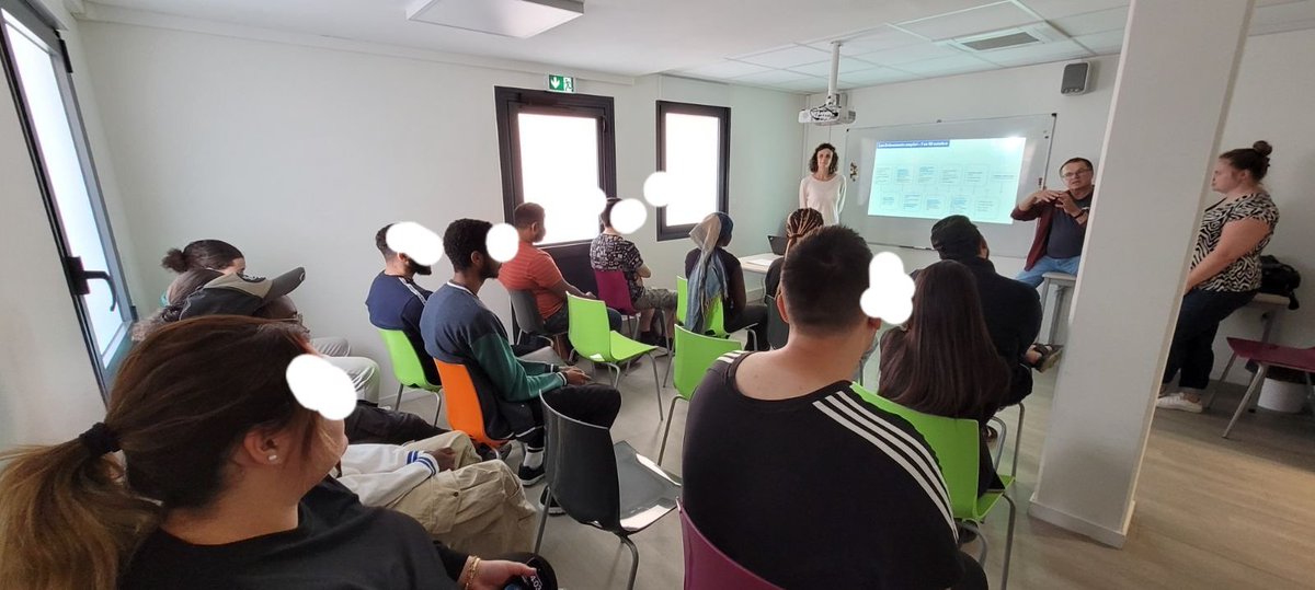 Retour sur une journée  #emploifranc un #atoutgagnant !

 La @mldublesois, @poleemploi_RCVL Gare/Laplace avec <a href="/FeteleMur/">Fête le Mur</a> présentaient à 35 jeunes le dispositif emploi franc ainsi que l'action #jeusetetjob.
Le défi du jour : les mener à la victoire
 #ensembleonestplusfort