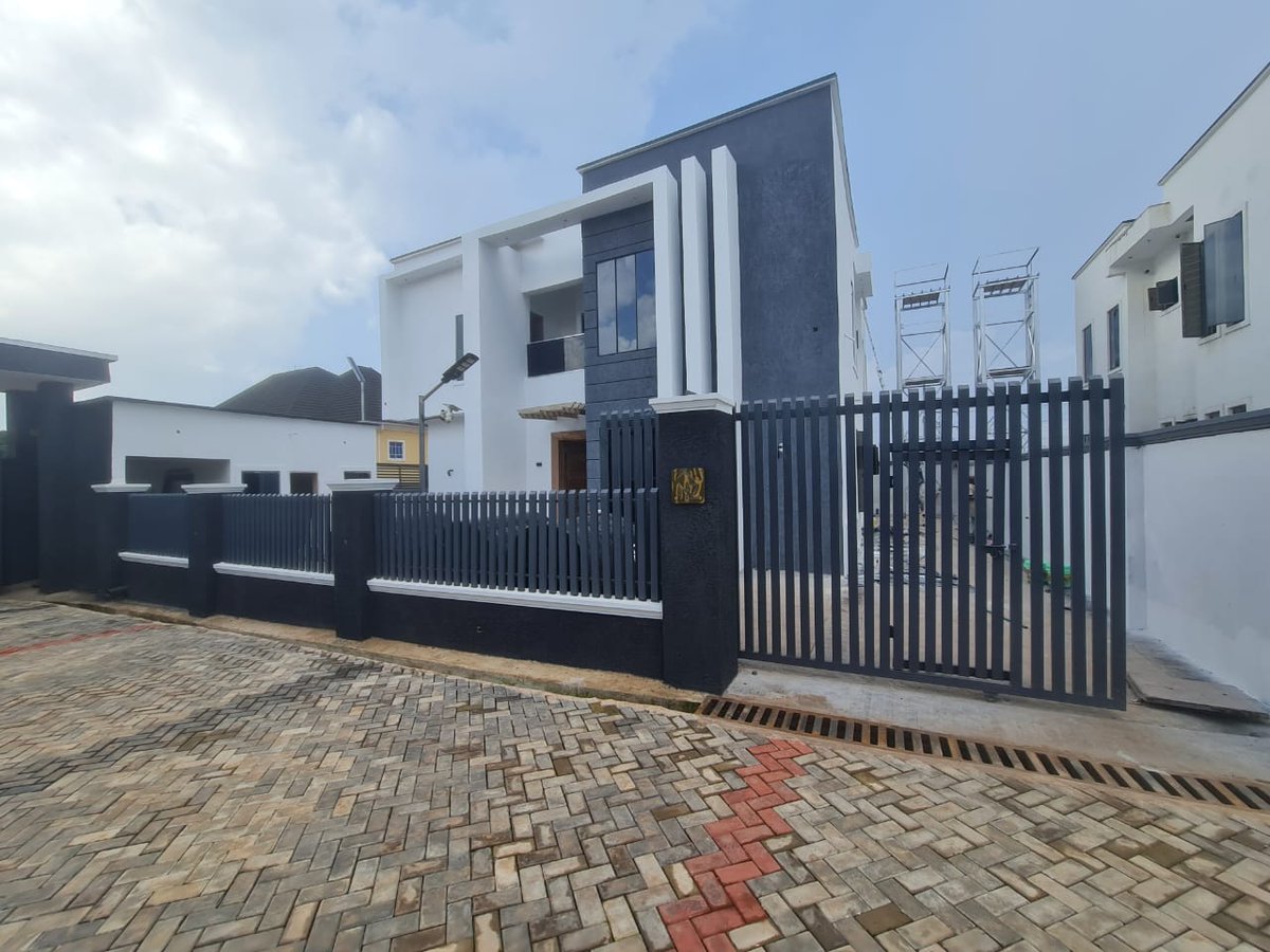 Emeka_Chikwendu's tweet photo. FOR SALE in Enugu! - Luxury 5-Bedrooms detached duplex (fully furnished) in a gated Estate at New Haven Extension, Enugu, Nigeria. DM for more details! https://t.co/hHkUl6BL4l