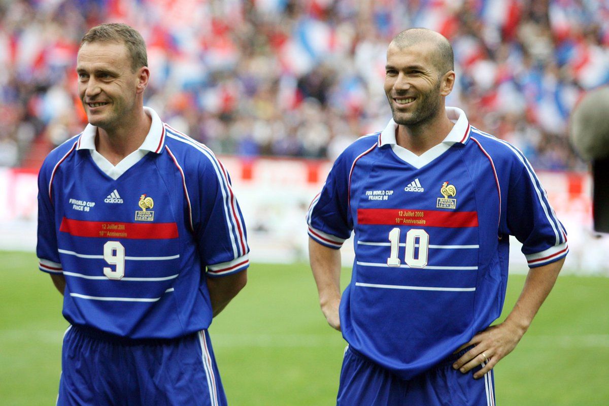 Stéphane Guivarch, champion du monde 98, révèle être aujourd’hui commercial :

« J'ai une vie équilibrée, je ne suis pas à la recherche de la caméra ou du micro. Aujourd’hui, ça fait 17 ans que je suis commercial et vends des piscines. J’ai mon club de Trégunc de R1 dont je